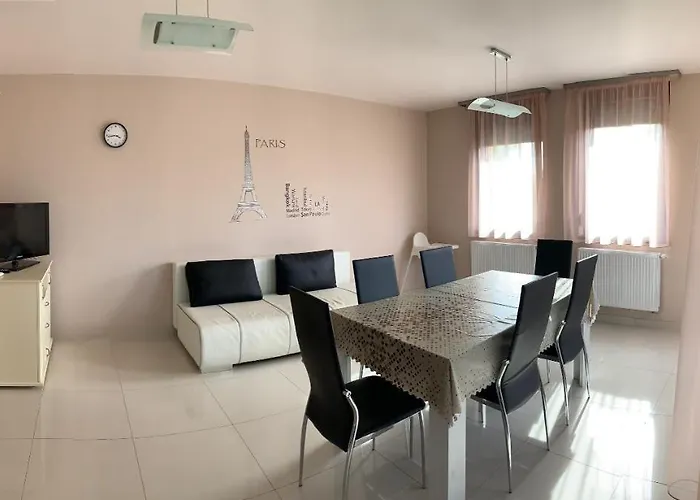 מלון דירות Liviapartman Lelle 3*